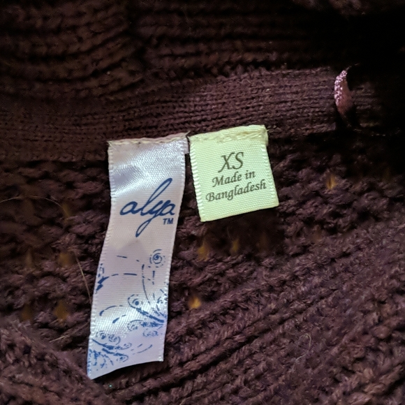 Sweater dress with cold shoulder - Picture 3 of 3